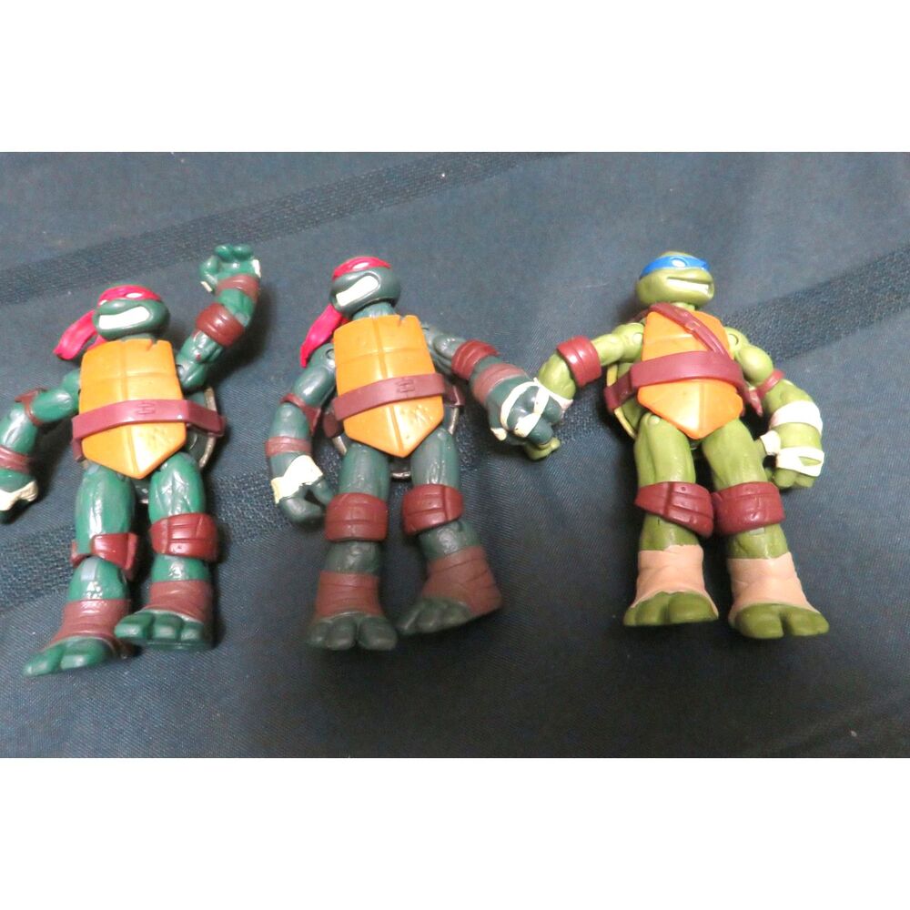 Teenage Mutant Ninja Turtle Set of  2012 Viacom Figures  2 Raphael  & 1 Leonardo